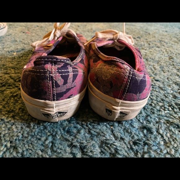 VANS - Picture 2 of 3